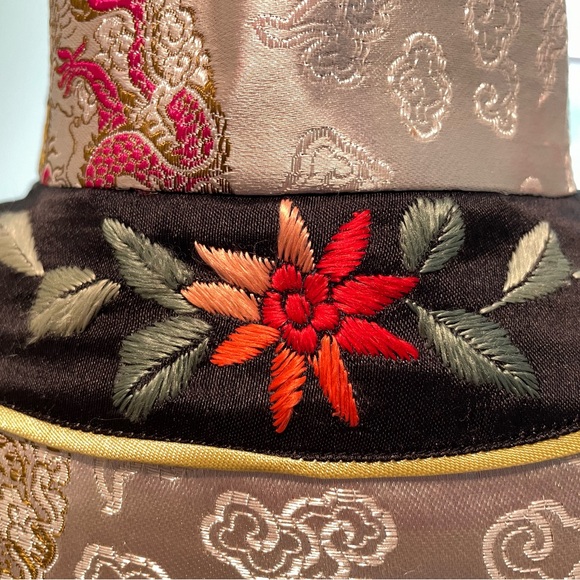 Silver Asian blouse with black embroidered trim and frog closures - Picture 4 of 7